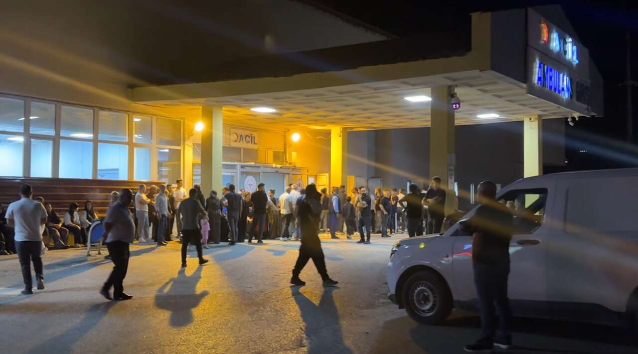 Seyir halindeki otomobilde yangın! Baba ve 2 çocuğu alevlerin arasında kaldı 5